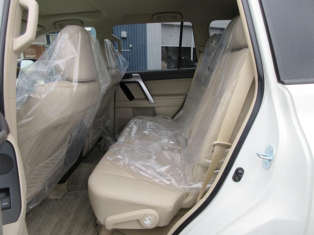 Toyota Land Cruise Prado TX 2021 (Non Hybrid, Auction Grade 5) – Pearl | 26,000 km | Pragati Sarani Showroom | STK-250205