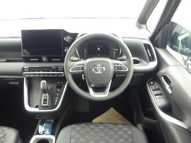 Toyota Voxy S-Z 2025 (Hybrid, Auction Grade S) – Pearl | 150 km | Pragati Sarani Showroom | STK-250210