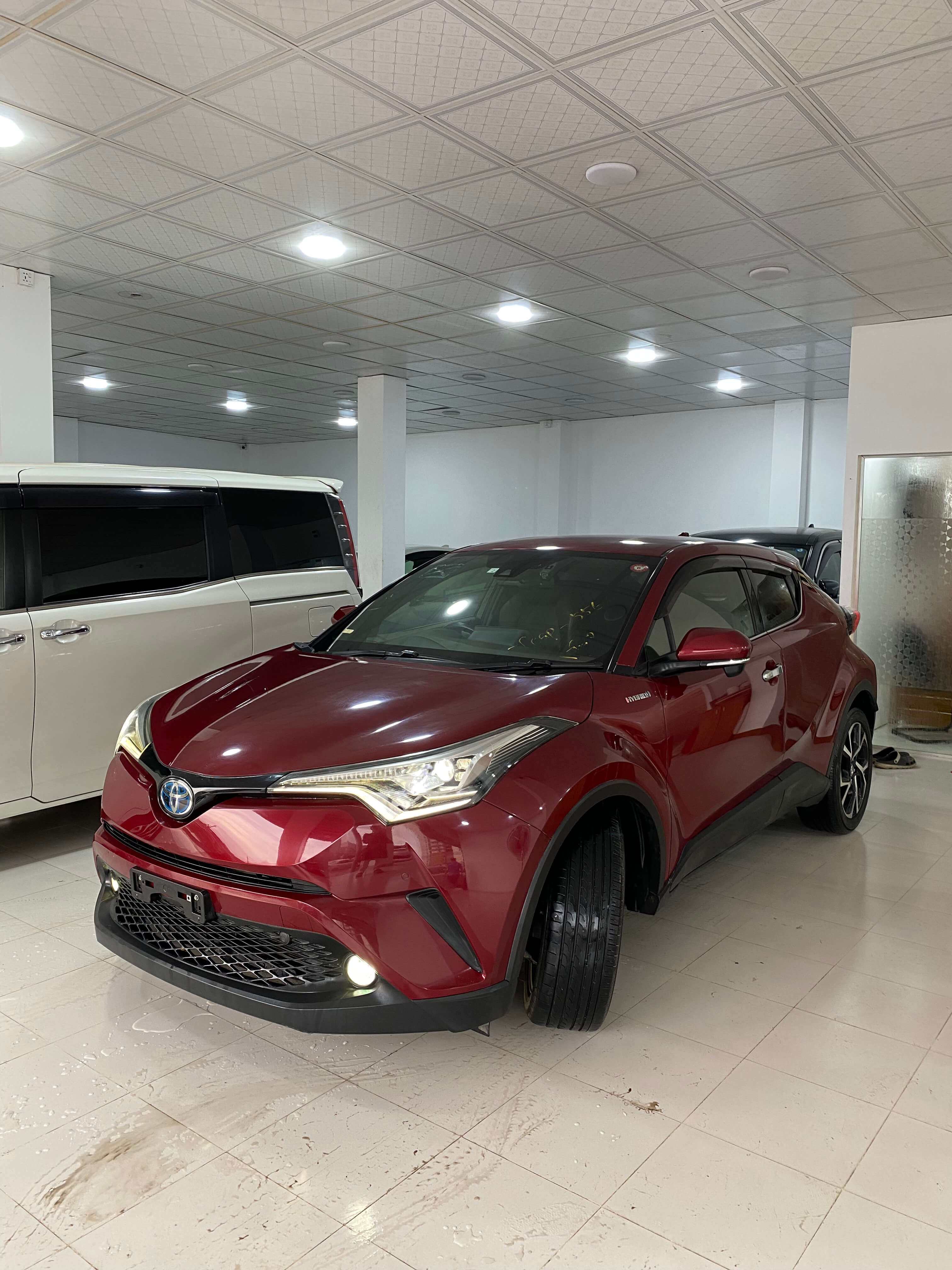Toyota C-HR G 2018 (Hybrid, Auction Grade 4.5) – Wine | 99,551 km | Pragati Sarani Showroom | STK-250014