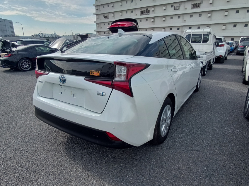 Toyota Prius A 2021 (Hybrid, Auction Grade 4) – Pearl | 53,050 km | Dhaka | STK-260017