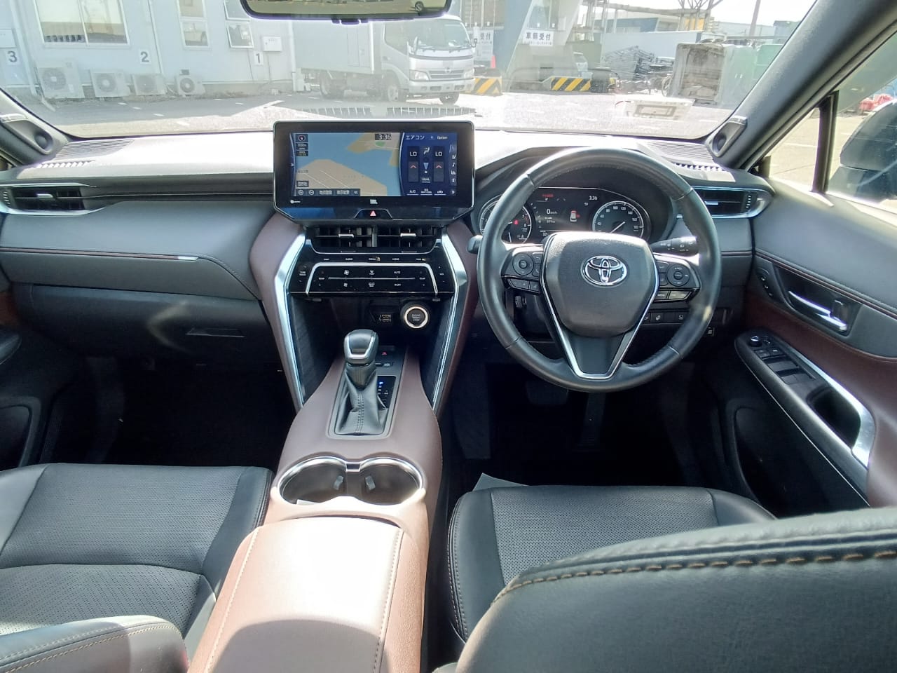 Toyota Harrier Z 2020 (Non Hybrid, Auction Grade 4.5) – Black | 90,201 km | ECB Showroom | STK-260001