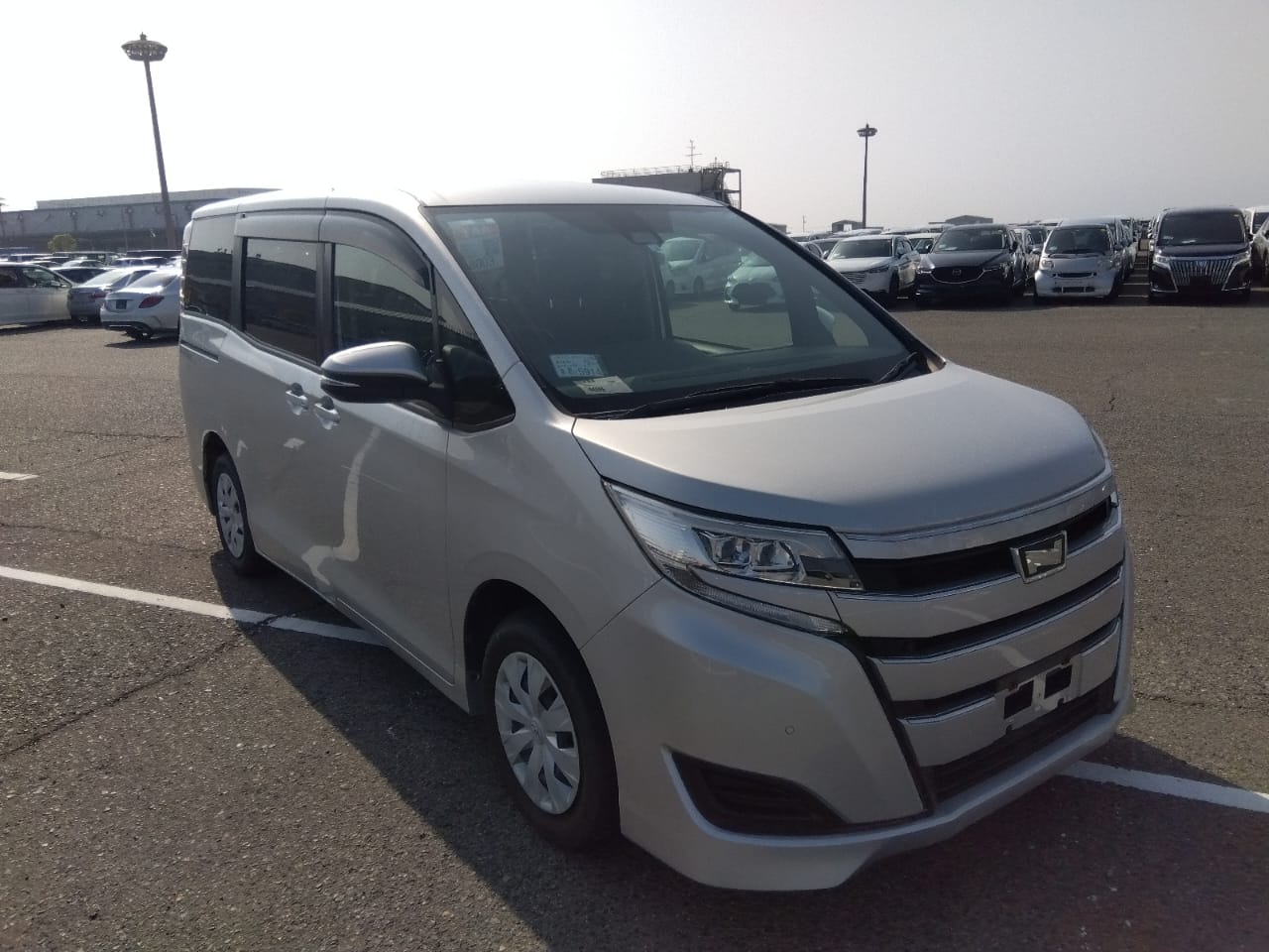Toyota Noah X 2020 (Non Hybrid, Auction Grade 3.5) – Silver | 64,151 km | ECB Showroom | STK-250011