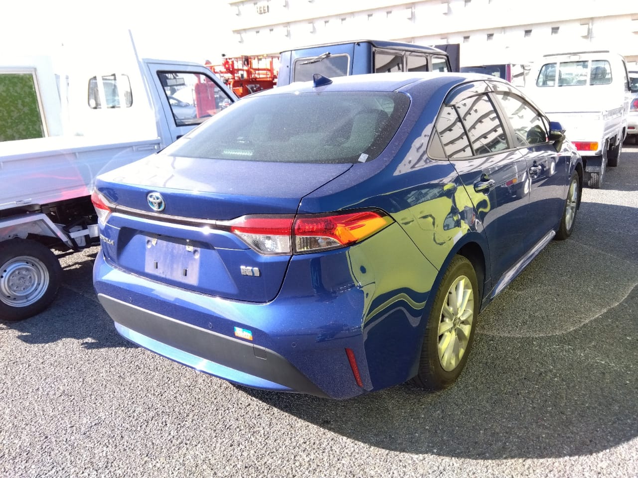 Toyota Corolla S 2021 (Hybrid, Auction Grade 3.5) – Blue | 17,000 km | Pragati Sarani Showroom | STK-250206