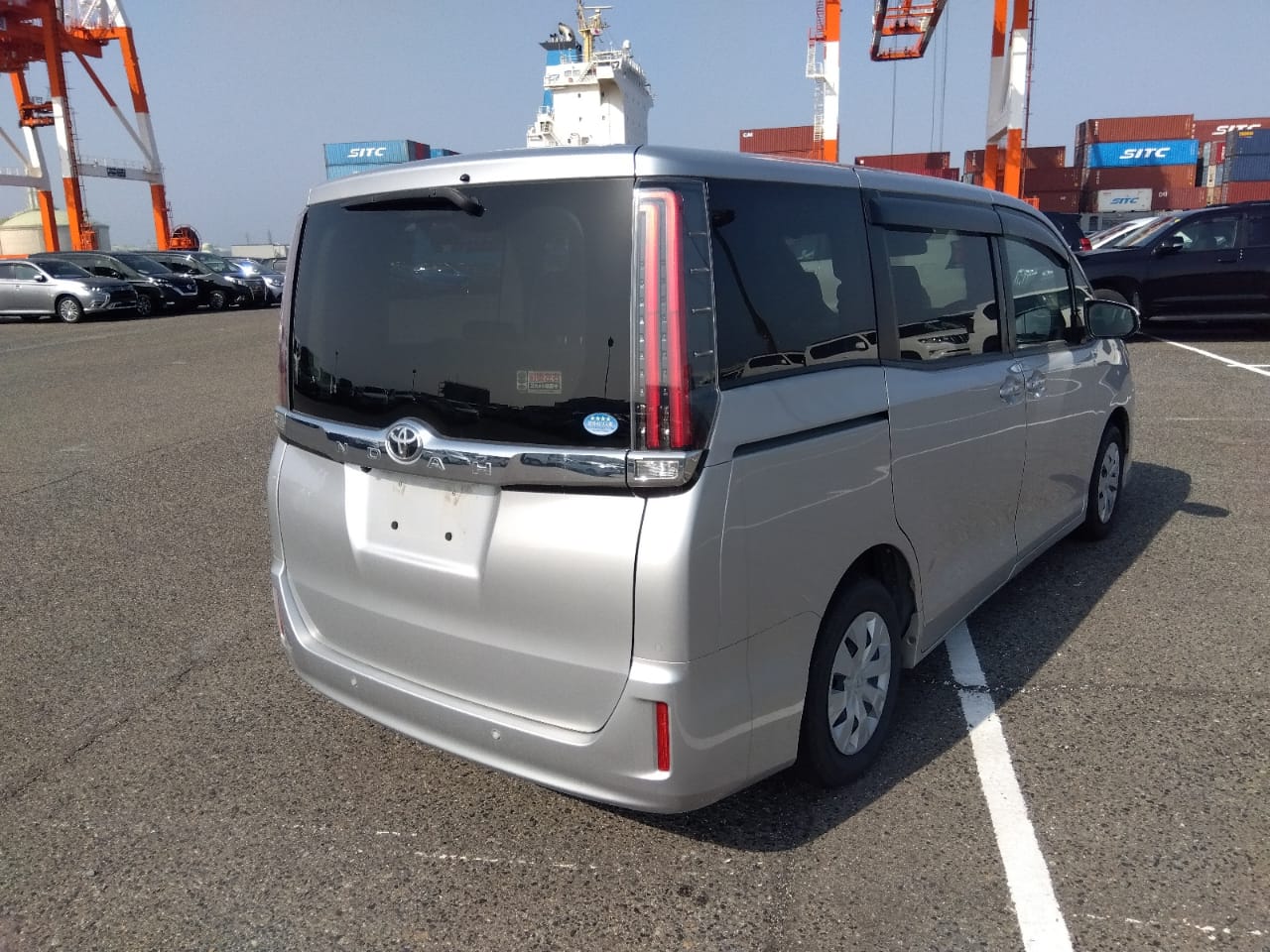 Toyota Noah X 2020 (Non Hybrid, Auction Grade 3.5) – Silver | 64,151 km | ECB Showroom | STK-250011