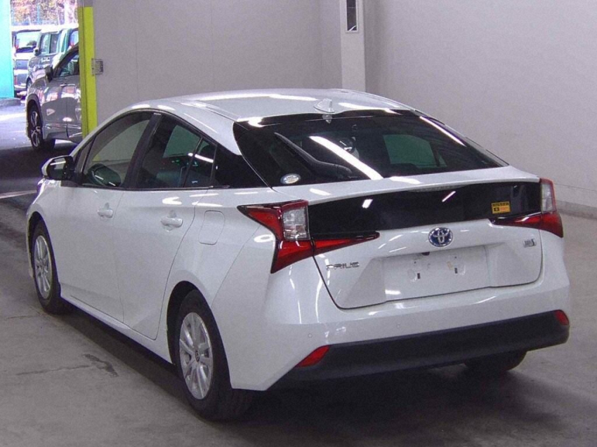 Toyota Prius A 2021 (Hybrid, Auction Grade 4) – Pearl | 53,050 km | Dhaka | STK-260017