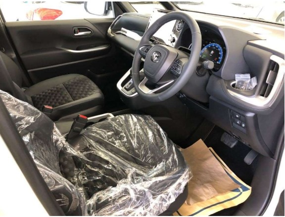 Toyota Voxy S-Z 2025 (Hybrid, Auction Grade S) – Pearl | 150 km | Pragati Sarani Showroom | STK-250210