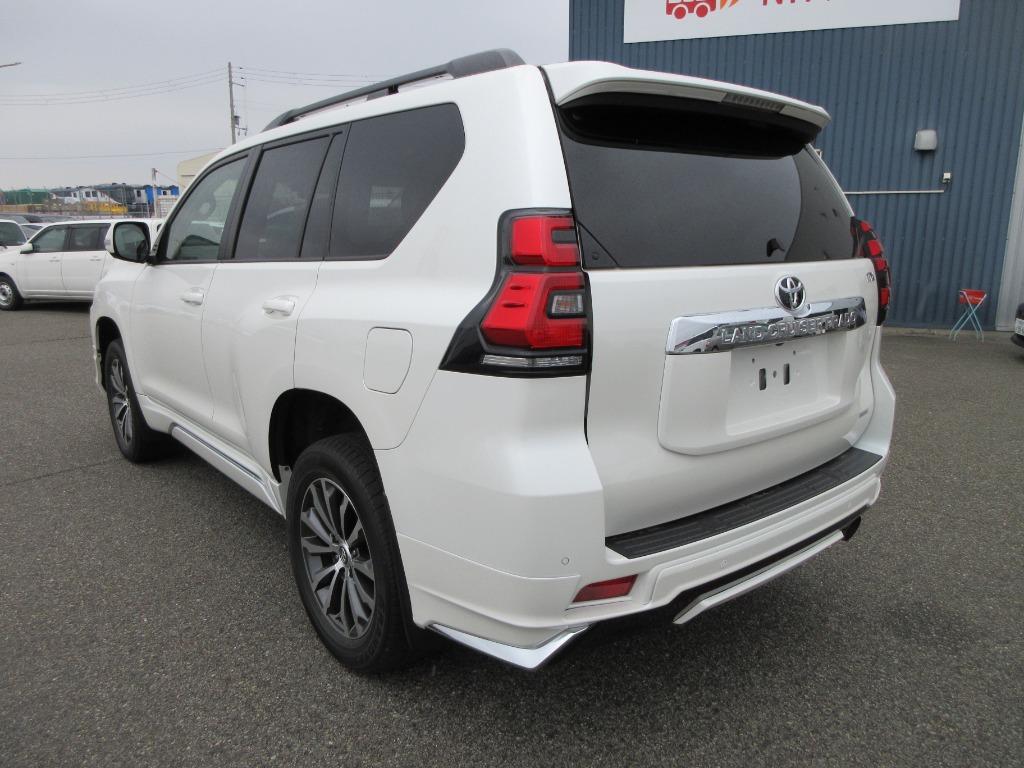 Toyota Land Cruise Prado TX 2021 (Non Hybrid, Auction Grade 5) – Pearl | 26,000 km | Pragati Sarani Showroom | STK-250205