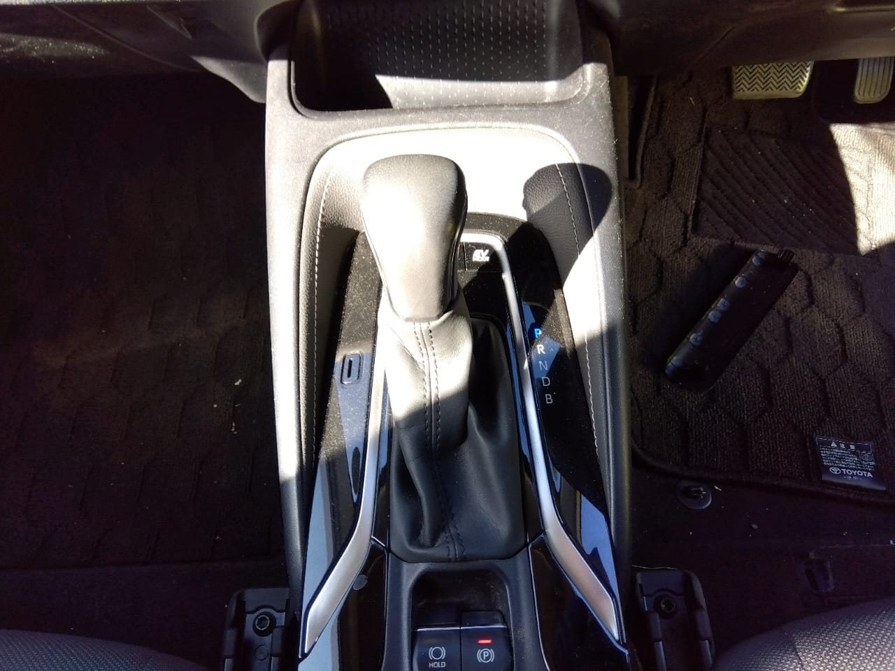 Toyota Corolla S 2021 (Hybrid, Auction Grade 3.5) – Blue | 17,000 km | Pragati Sarani Showroom | STK-250206