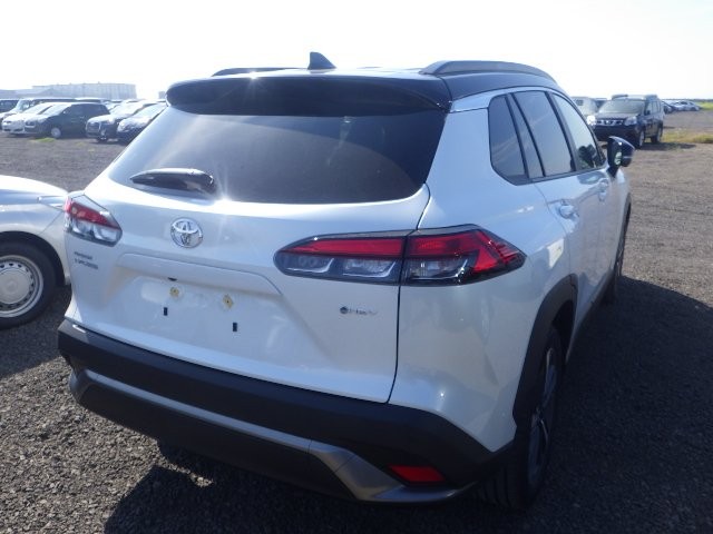 Toyota Corolla Cross G 2025 (Hybrid, Auction Grade 6) – Pearl | 7,060 km | ECB Showroom | STK-250329