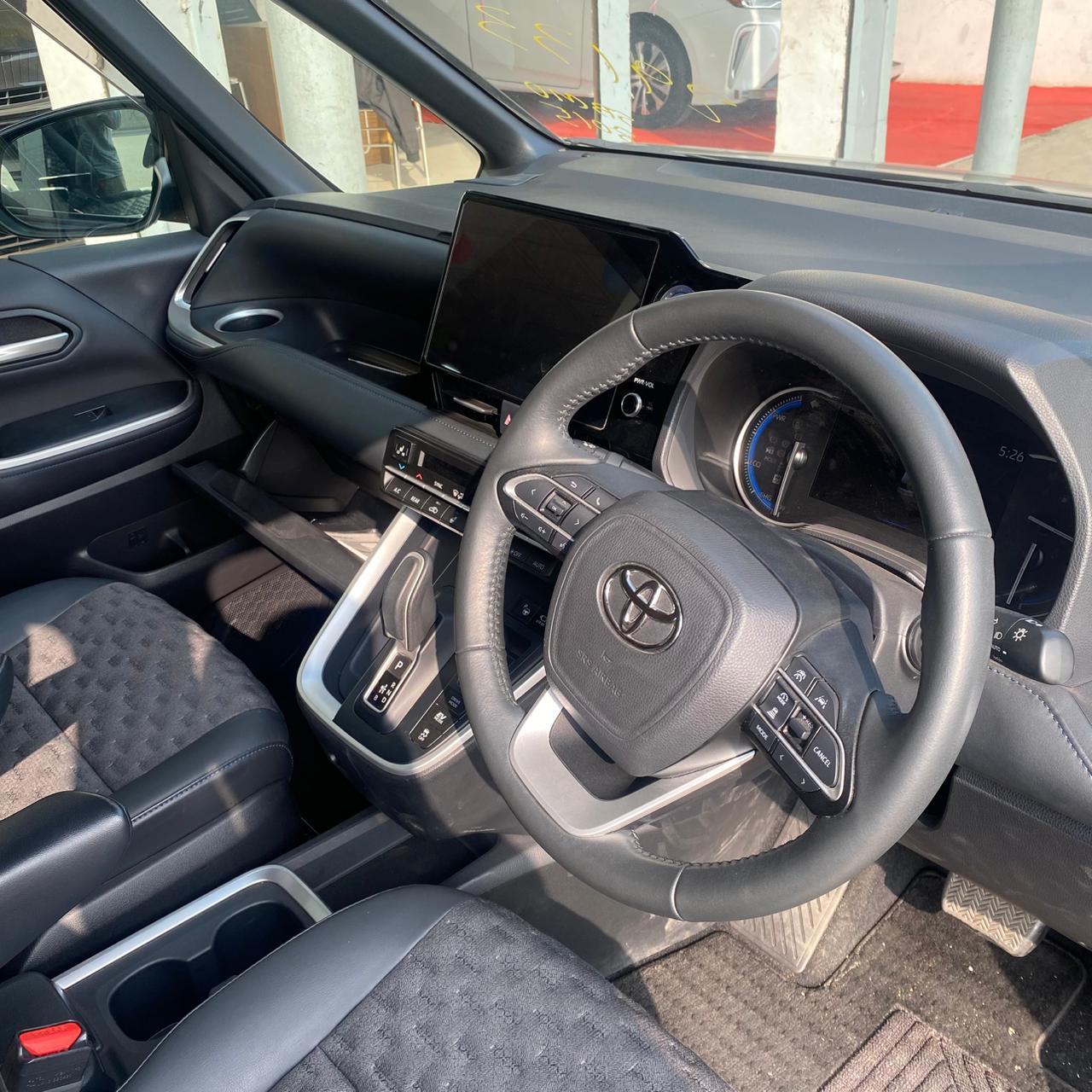 Toyota Voxy S-Z 2022 (Hybrid, Auction Grade 4.5) – Black | 56,212 km | ECB Showroom | STK-250291