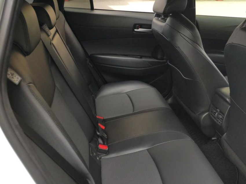 Toyota Corolla Cross G 2022 (Hybrid, Auction Grade 4.5) – Pearl | 55,136 km | ECB Showroom | STK-250294