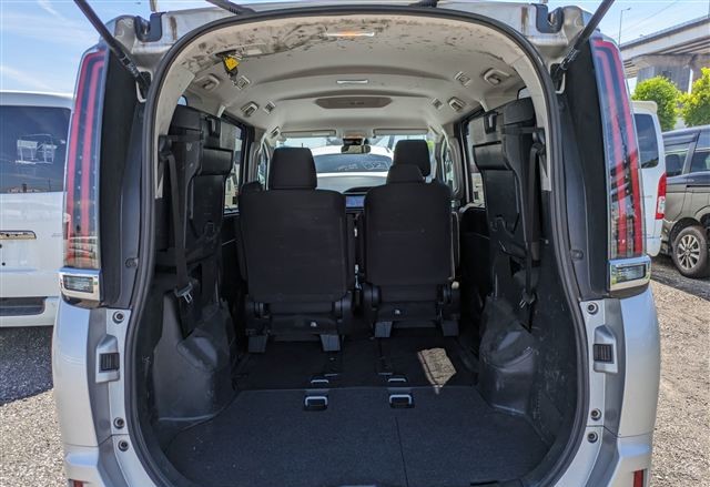 Toyota Noah G 2020 (Hybrid, Auction Grade 4) – Silver | 111,818 km | ECB Showroom | STK-260081