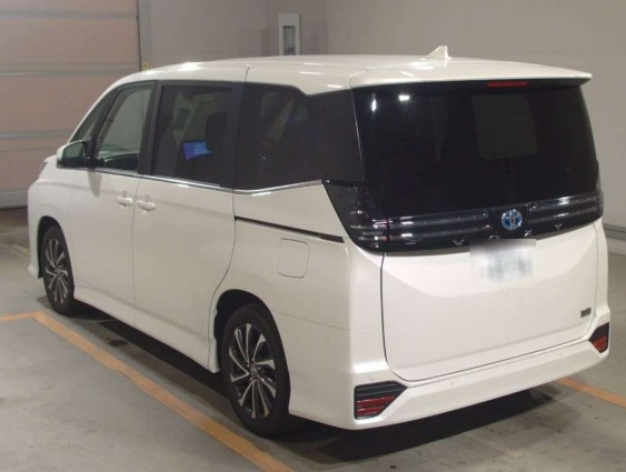 Toyota Voxy S-Z 2025 (Hybrid, Auction Grade S) – Pearl | 150 km | Pragati Sarani Showroom | STK-250210