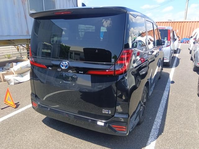 Toyota Noah G 2022 (Hybrid, Auction Grade 3.5) – Black | 25,180 km | ECB Showroom | STK-260104