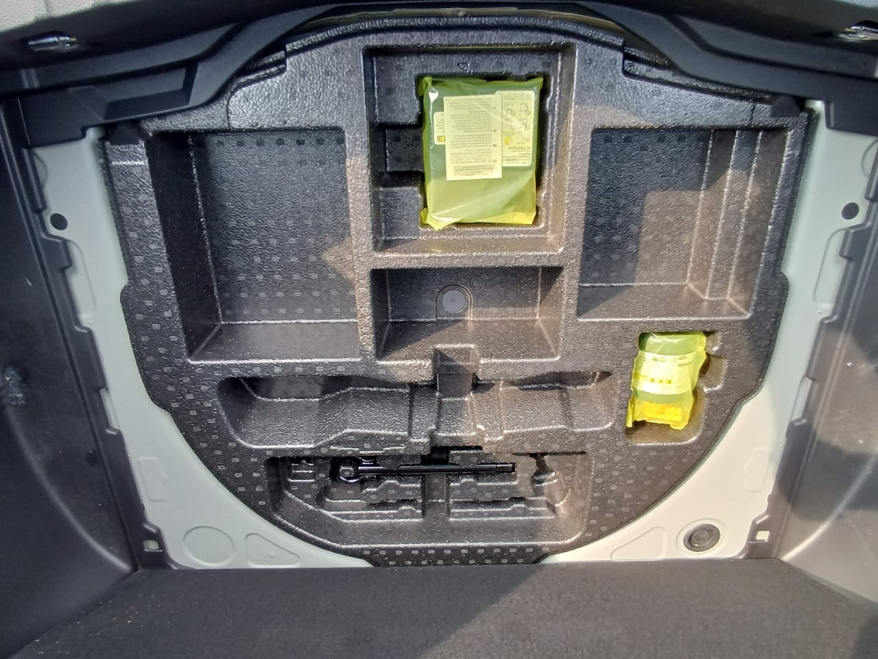 Toyota Corolla Cross Z 2022 (Hybrid, Auction Grade R) – Pearl | 64,000 km | Dhaka | STK-250330