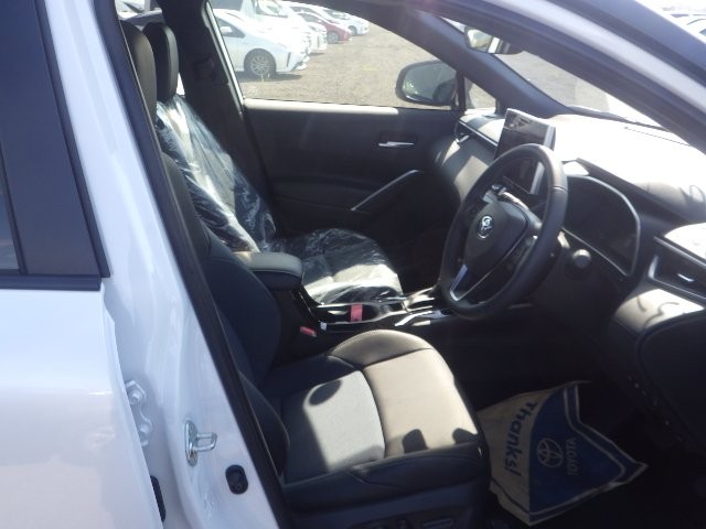 Toyota Corolla Cross G 2025 (Hybrid, Auction Grade 6) – Pearl | 7,060 km | ECB Showroom | STK-250329