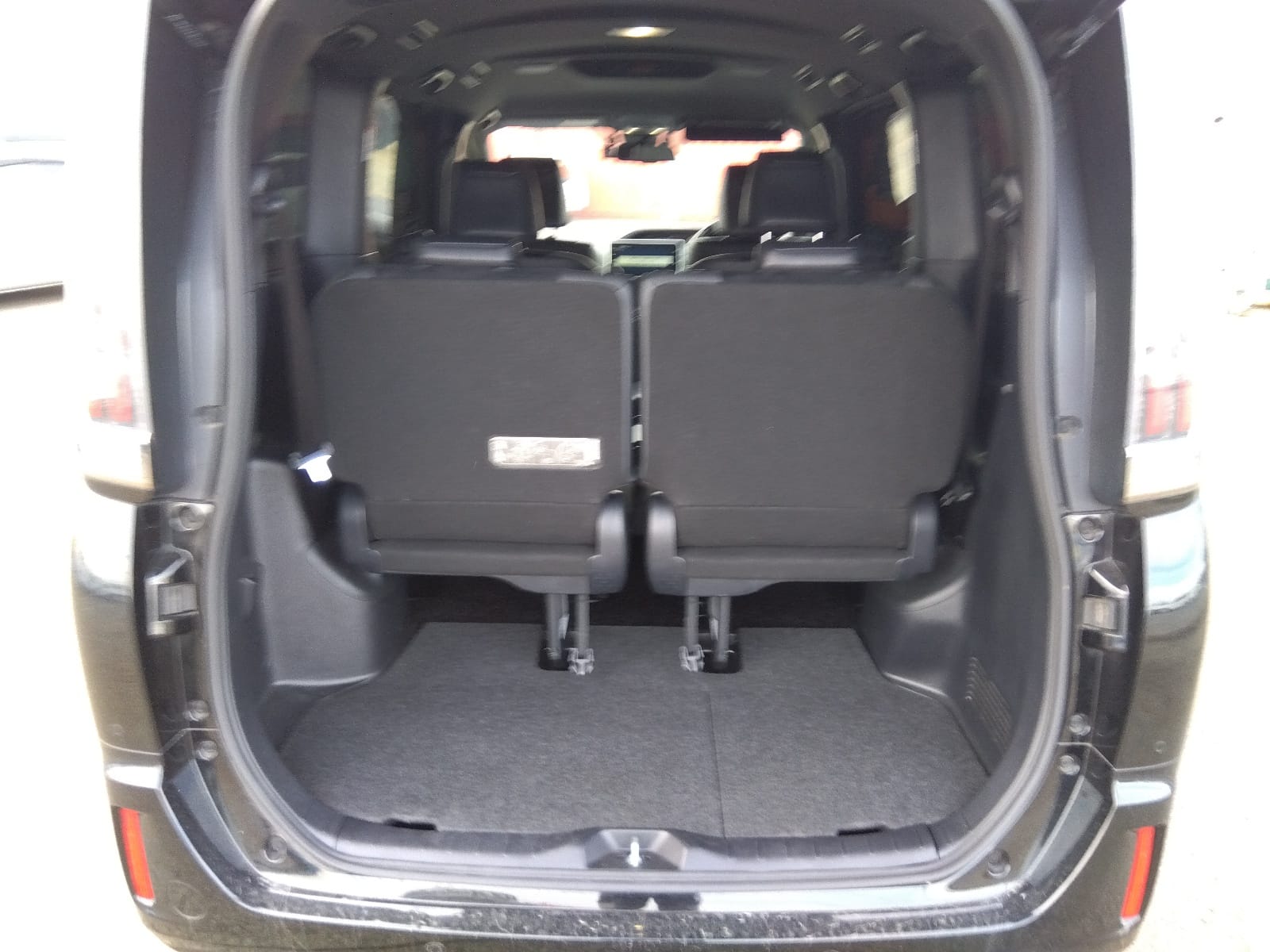 Toyota Esquire GI 2020 (Hybrid, Auction Grade 4.5) – Black | 79,465 km | ECB Showroom | STK-250010