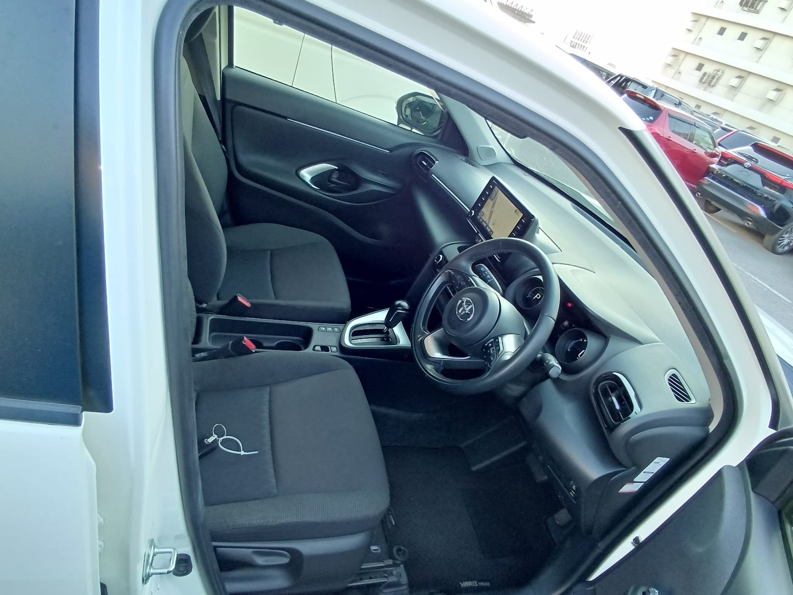 Toyota YARIS CROSS G 2021 (Hybrid, Auction Grade 4) – Pearl | 60,355 km | ECB Showroom | STK-260167