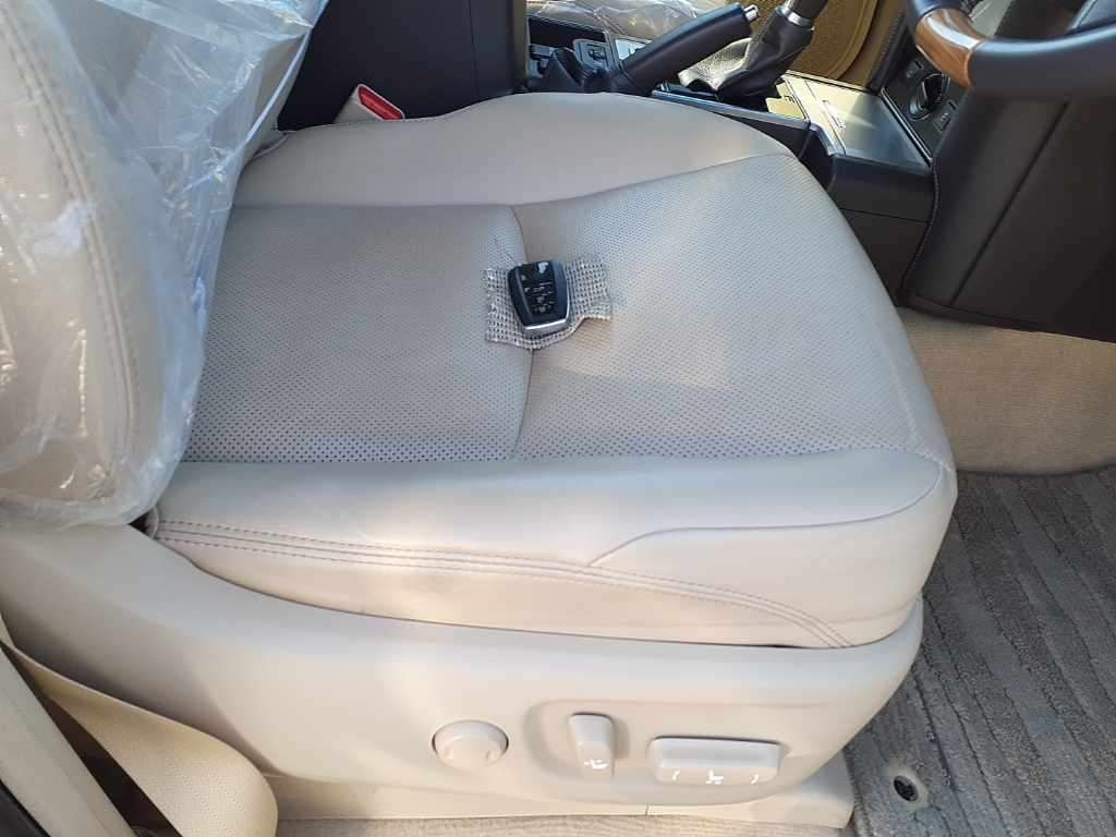 Toyota Land Cruise Prado TX 2021 (Non Hybrid, Auction Grade 5) – Pearl | 26,000 km | Pragati Sarani Showroom | STK-250205