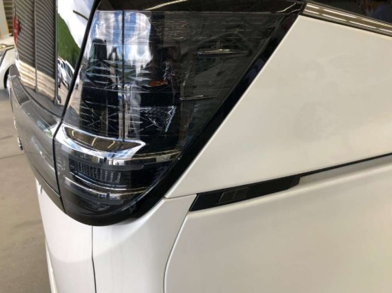 Toyota Voxy S-Z 2025 (Hybrid, Auction Grade S) – Pearl | 150 km | Pragati Sarani Showroom | STK-250210