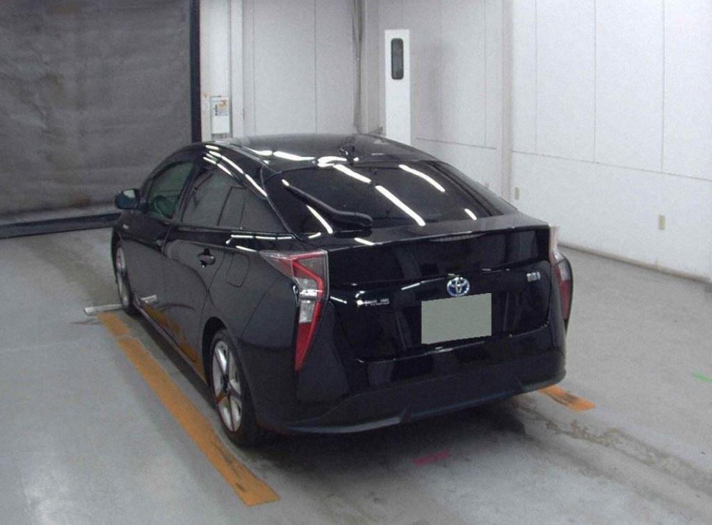Toyota Prius S Touring Selection 2018 (Hybrid, Auction Grade 3) – Black | 51,340 km | ECB Showroom | STK-250002