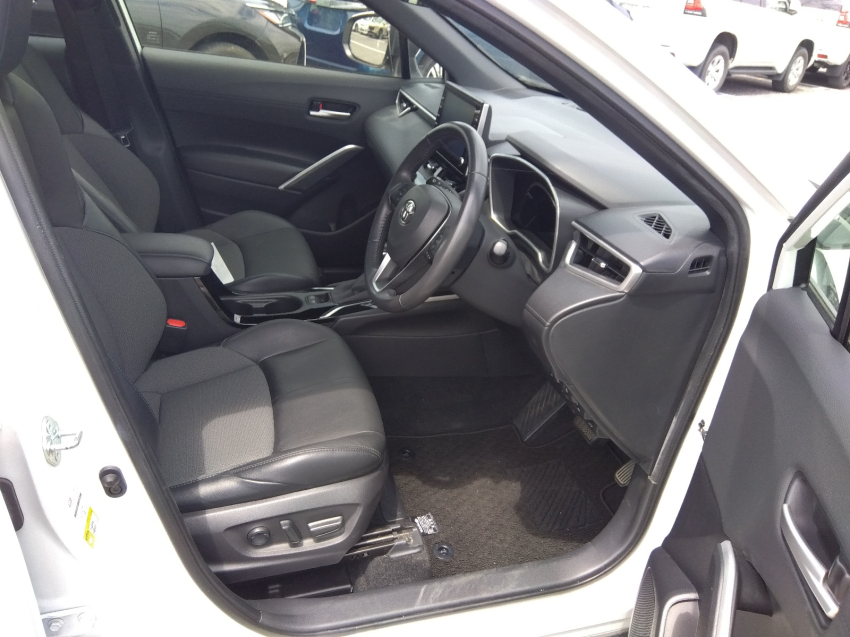Toyota Corolla Cross G 2022 (Hybrid, Auction Grade 4.5) – Pearl | 55,136 km | ECB Showroom | STK-250294
