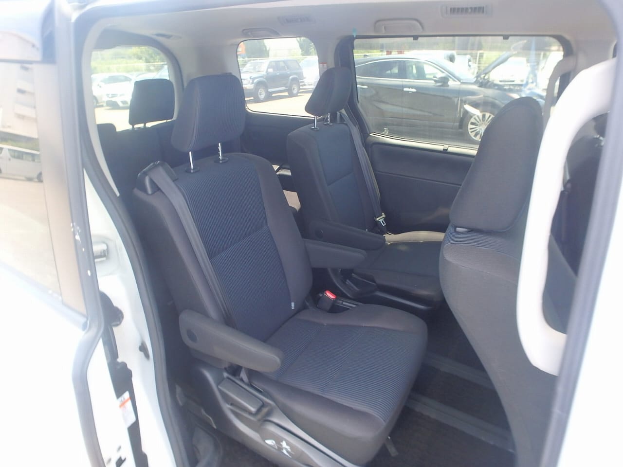 Toyota Voxy G 2019 (Hybrid) – Pearl | 110,712 km | ECB Showroom | STK-260002