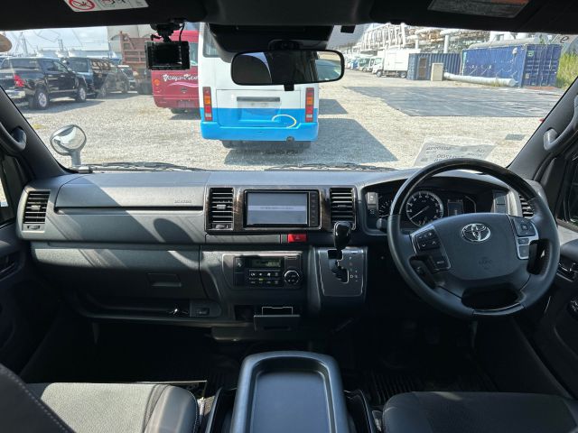 Toyota Hiace DX 2020 (Non Hybrid, Auction Grade 4) – Pearl | 112,022 km | Upcoming | STK-250192