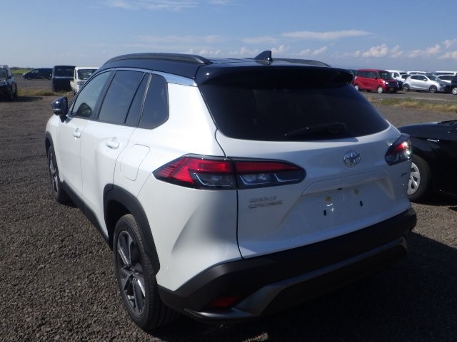 Toyota Corolla Cross G 2025 (Hybrid, Auction Grade 6) – Pearl | 7,060 km | ECB Showroom | STK-250329