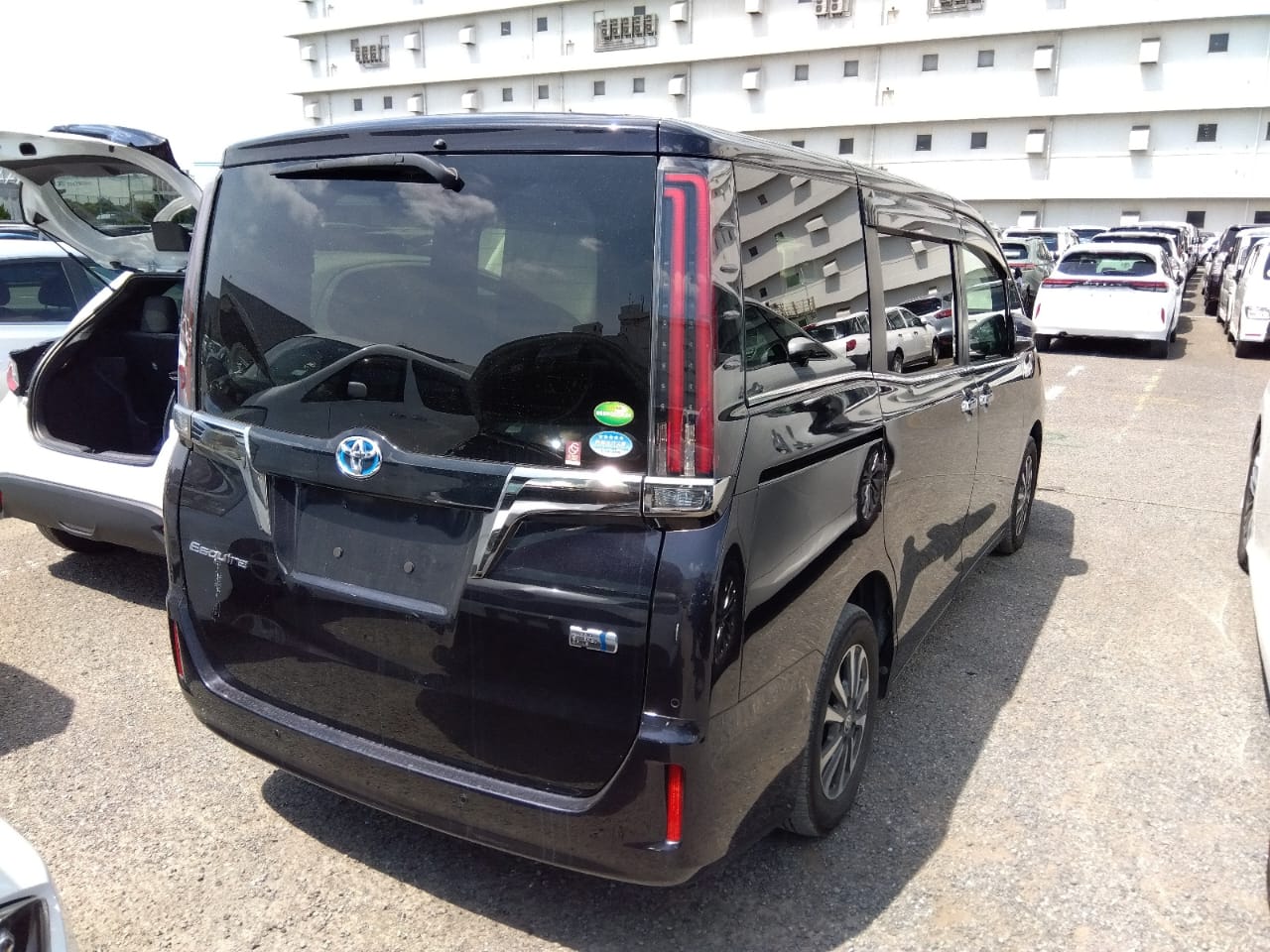 Toyota Esquire GI 2020 (Hybrid, Auction Grade 4) – Black | 96,685 km | ECB Showroom | STK-250019