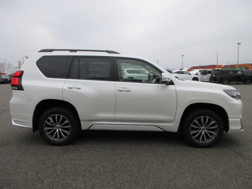 Toyota Land Cruise Prado TX 2021 (Non Hybrid, Auction Grade 5) – Pearl | 26,000 km | Pragati Sarani Showroom | STK-250205