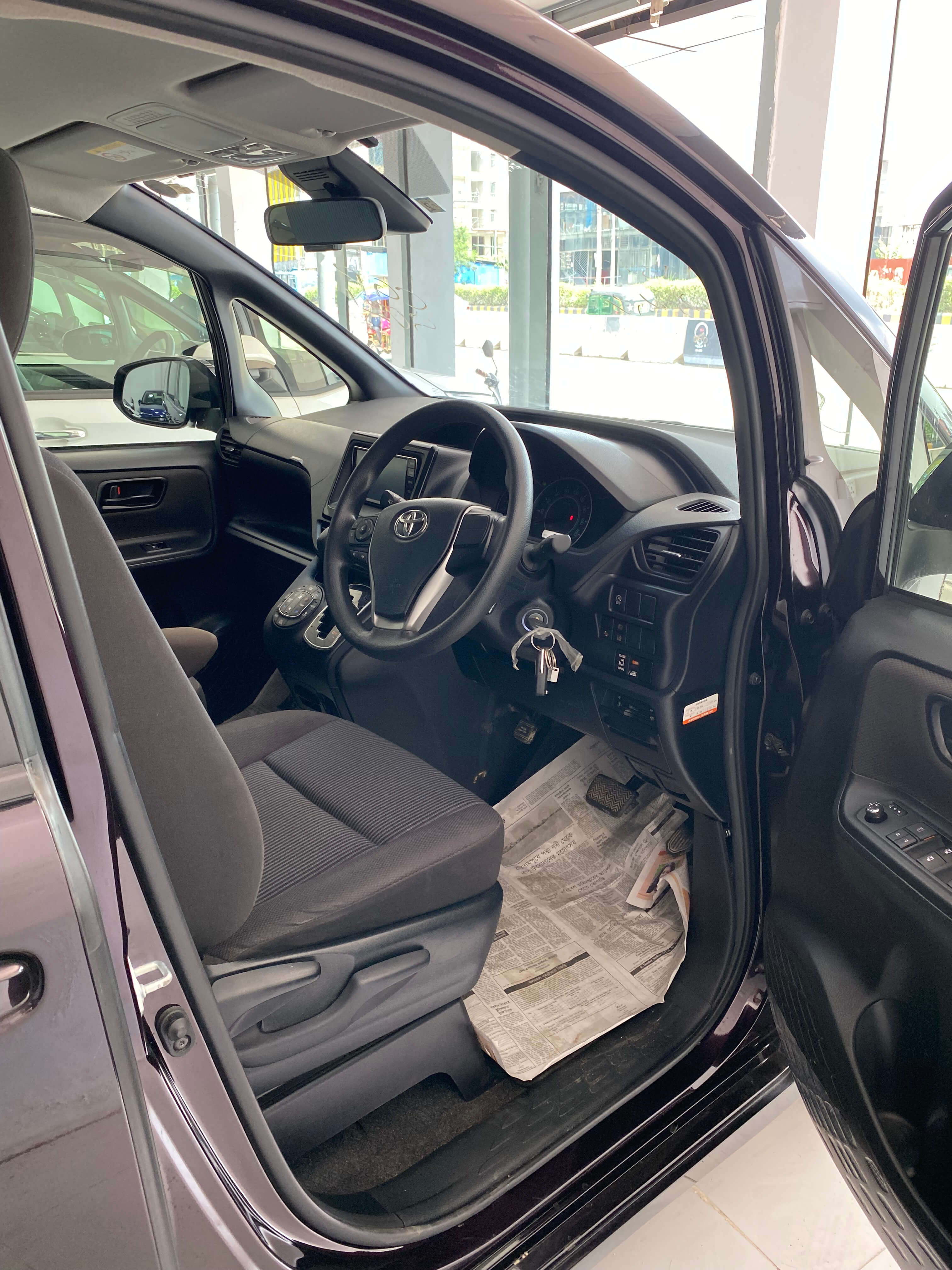 Toyota Noah X 2020 (Non Hybrid, Auction Grade 4) – Purple | 71,280 km | ECB Showroom | STK-250003