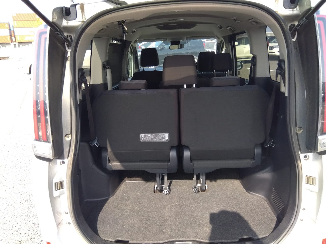 Toyota Noah X 2020 (Non Hybrid, Auction Grade 3.5) – Silver | 64,151 km | ECB Showroom | STK-250011