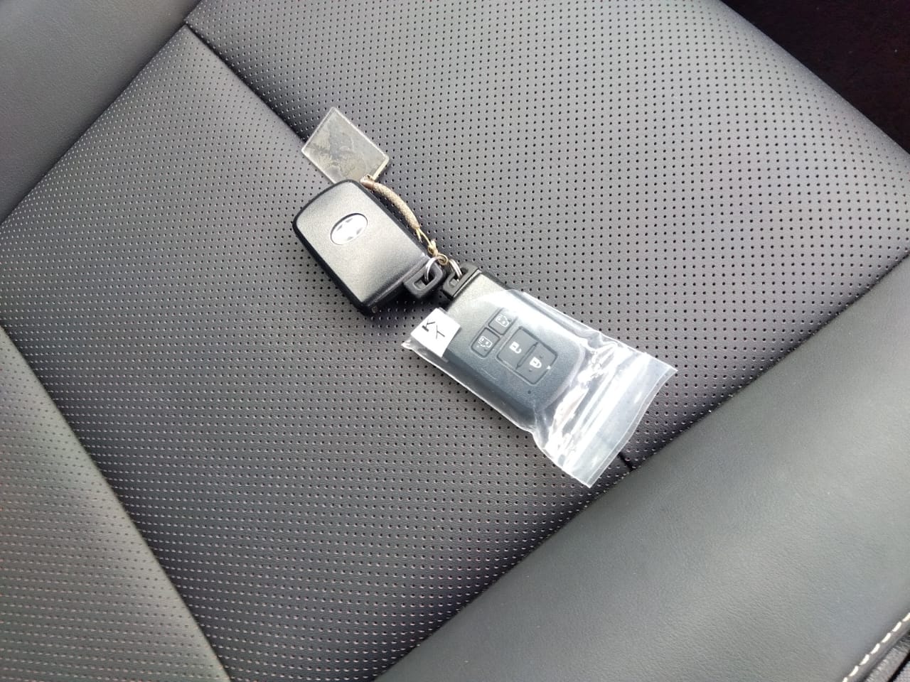 Toyota Esquire GI 2020 (Non Hybrid) – Pearl | 103,555 km | ECB Showroom | STK-250316