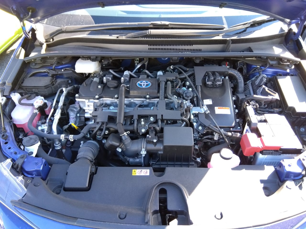 Toyota Corolla S 2021 (Hybrid, Auction Grade 3.5) – Blue | 17,000 km | Pragati Sarani Showroom | STK-250206