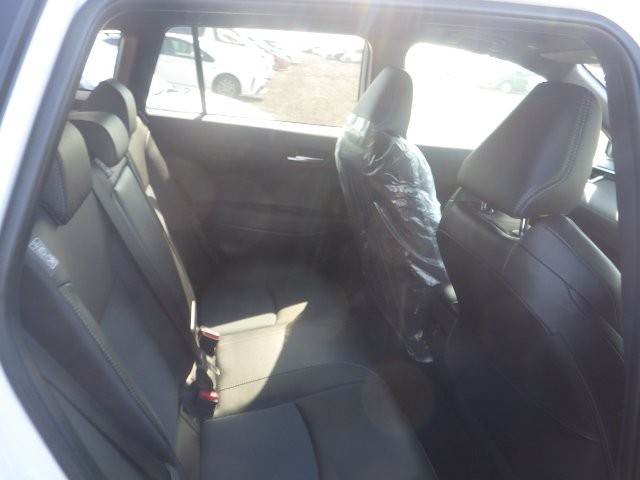 Toyota Corolla Cross G 2025 (Hybrid, Auction Grade 6) – Pearl | 7,060 km | ECB Showroom | STK-250329