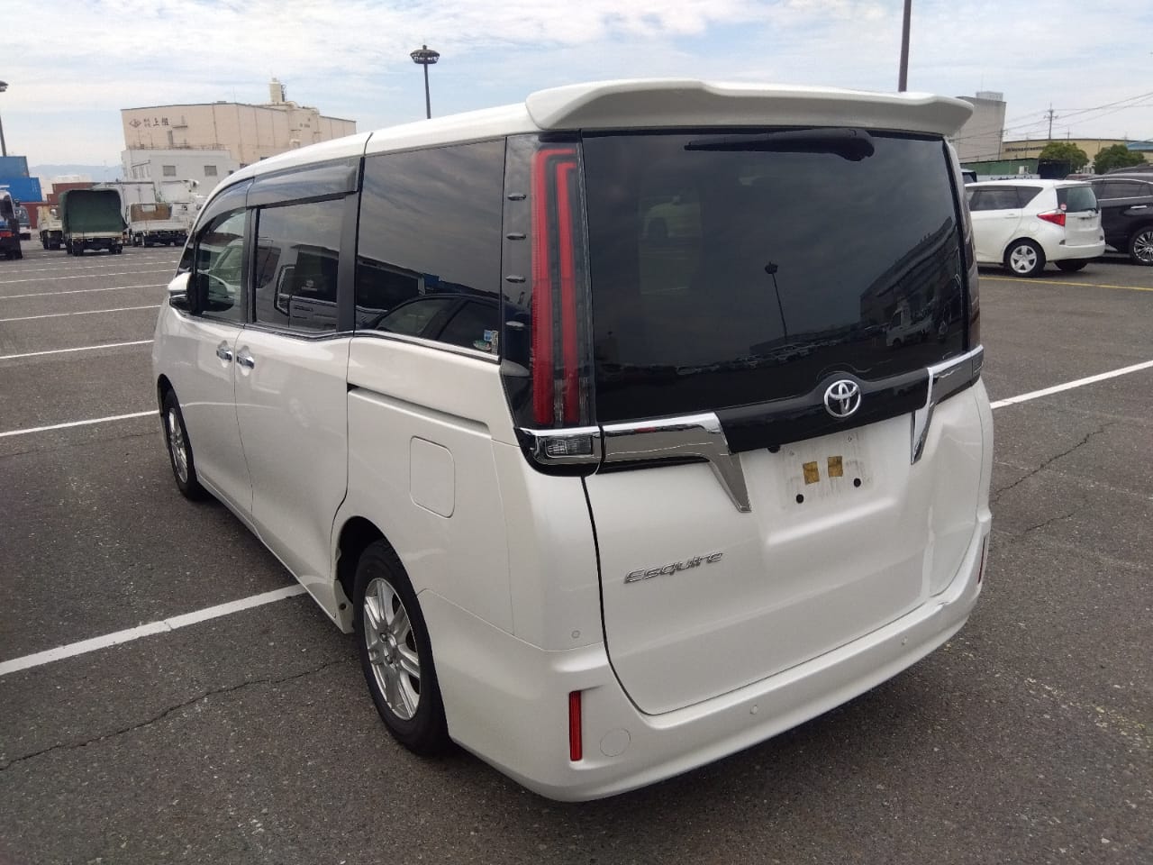 Toyota Esquire GI 2020 (Non Hybrid) – Pearl | 103,555 km | ECB Showroom | STK-250316