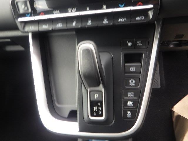 Toyota Voxy S-Z 2025 (Hybrid, Auction Grade S) – Pearl | 150 km | Pragati Sarani Showroom | STK-250210