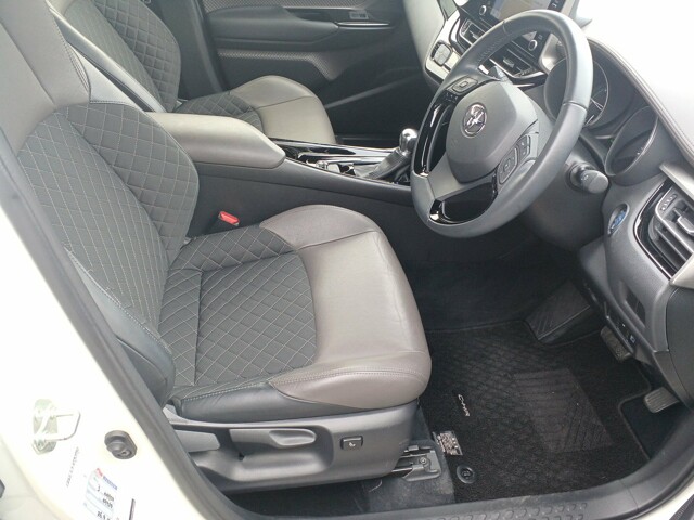 Toyota C-HR G 2020 (Hybrid, Auction Grade 4.5) – Pearl | 44,022 km | Upcoming | STK-250247