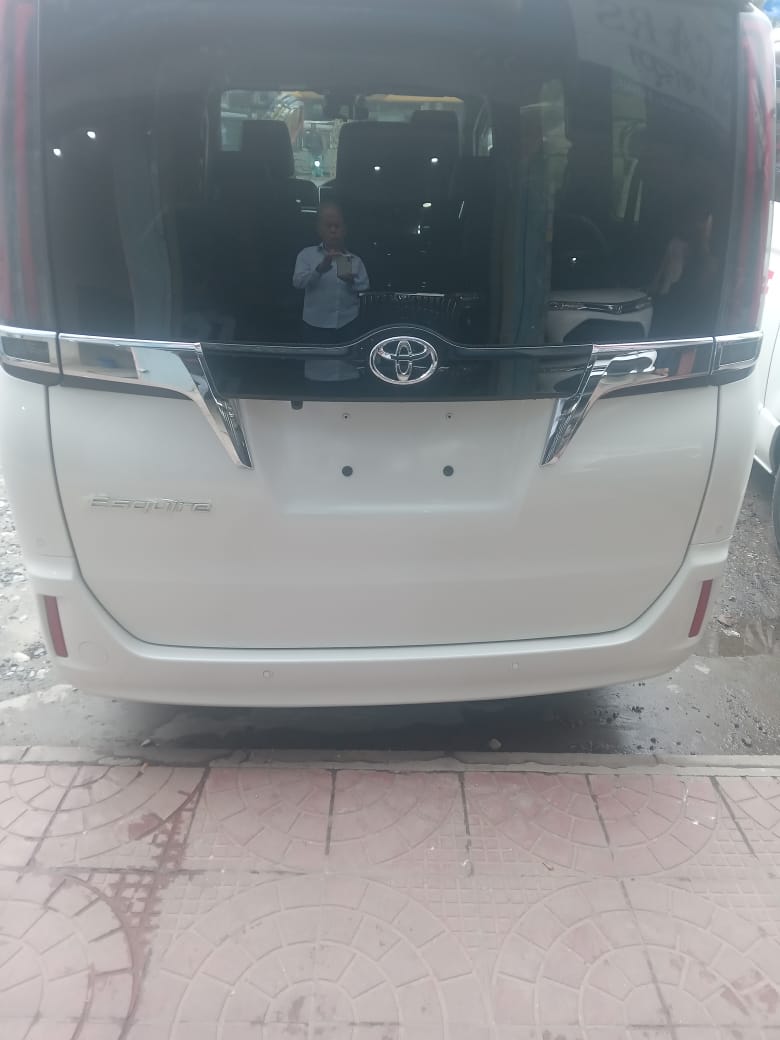 Toyota Esquire GI 2020 (Non Hybrid) – Pearl | 103,555 km | ECB Showroom | STK-250316