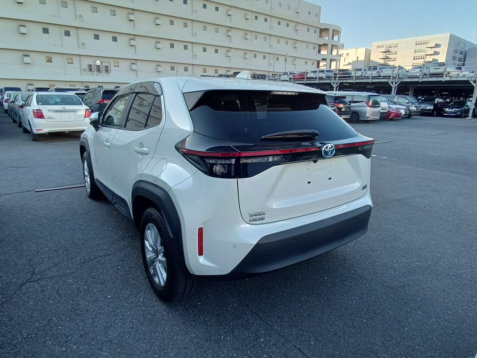 Toyota YARIS CROSS G 2021 (Hybrid, Auction Grade 4) – Pearl | 60,355 km | ECB Showroom | STK-260167