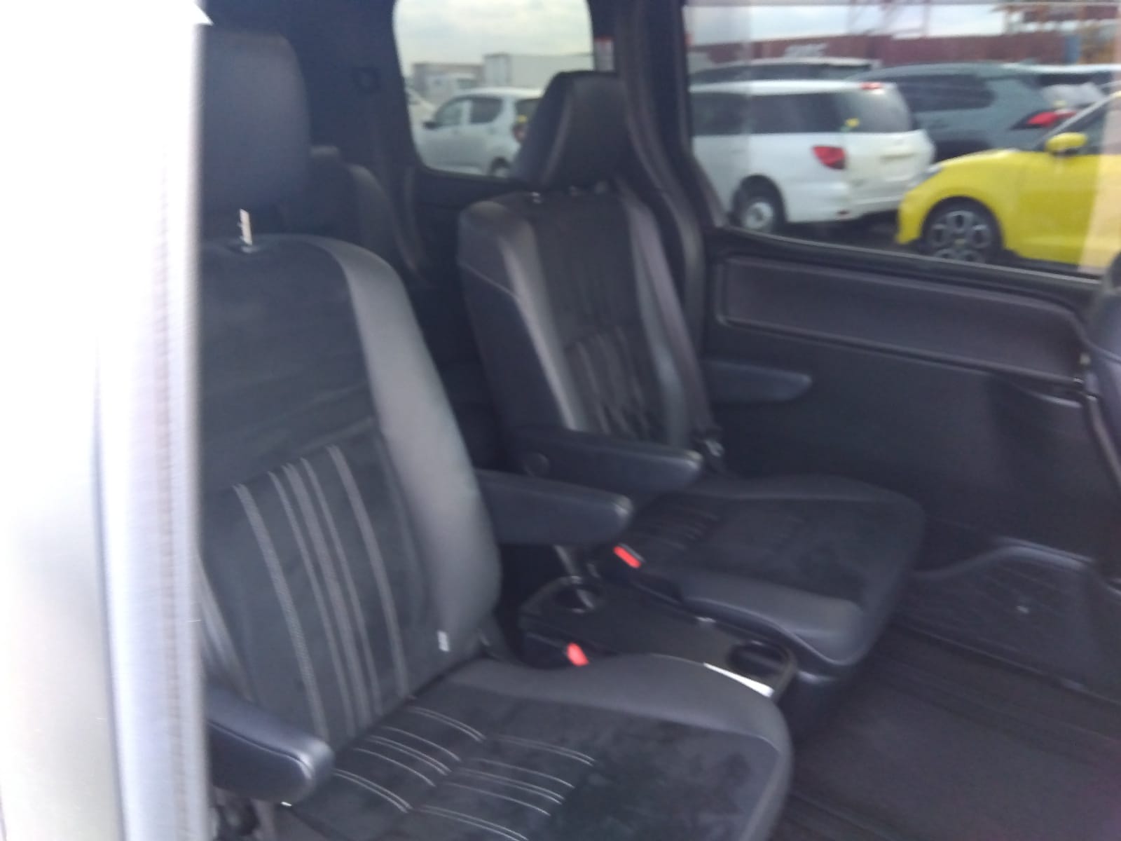 Toyota Esquire GI 2020 (Hybrid, Auction Grade 4.5) – Black | 79,465 km | ECB Showroom | STK-250010