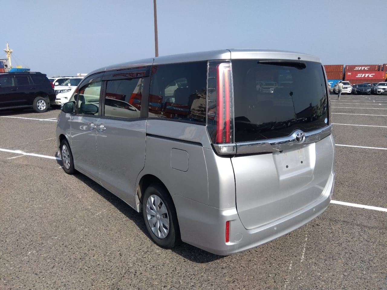Toyota Noah X 2020 (Non Hybrid, Auction Grade 3.5) – Silver | 64,151 km | ECB Showroom | STK-250011
