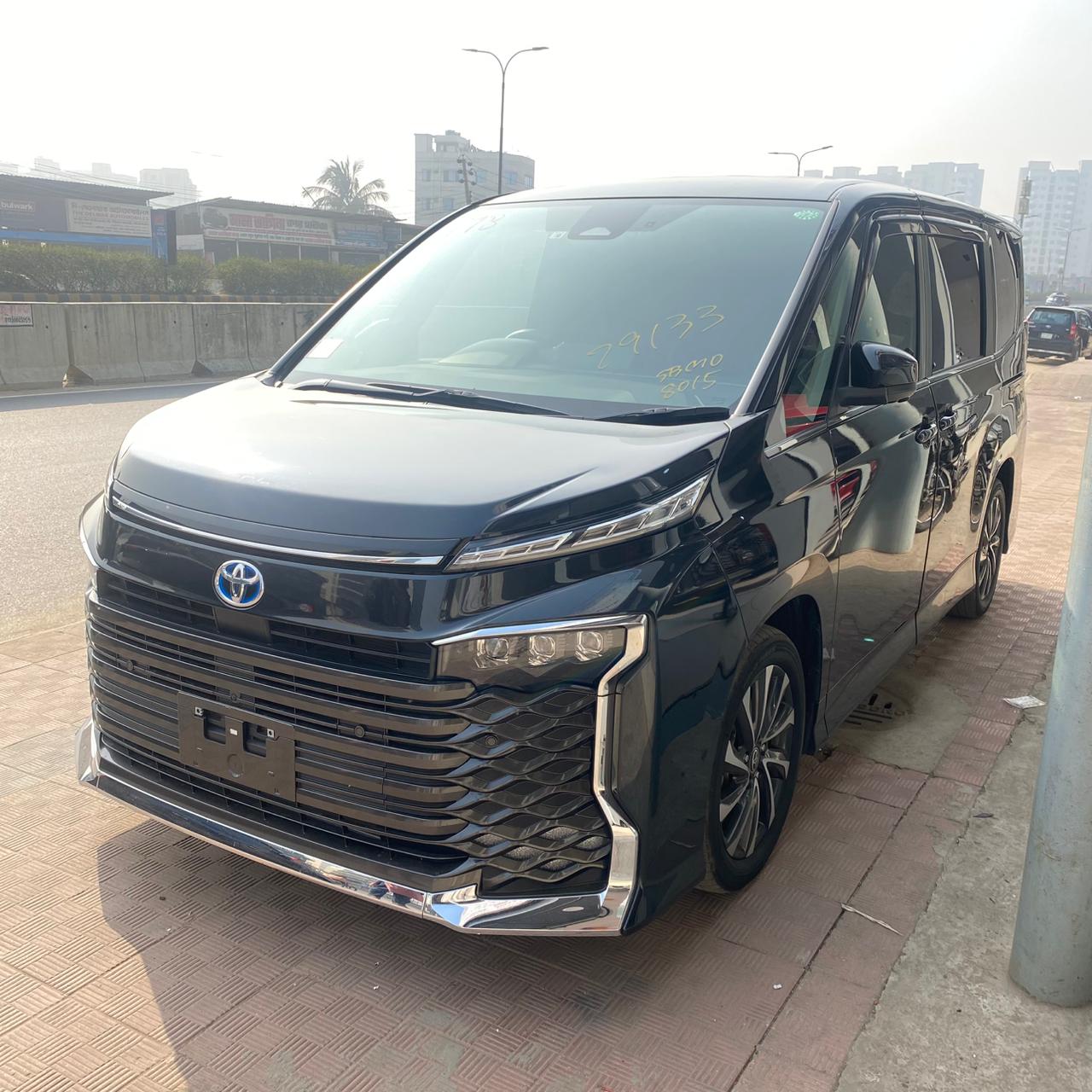 Toyota Voxy S-Z 2022 (Hybrid, Auction Grade 4.5) – Black | 56,212 km | ECB Showroom | STK-250291