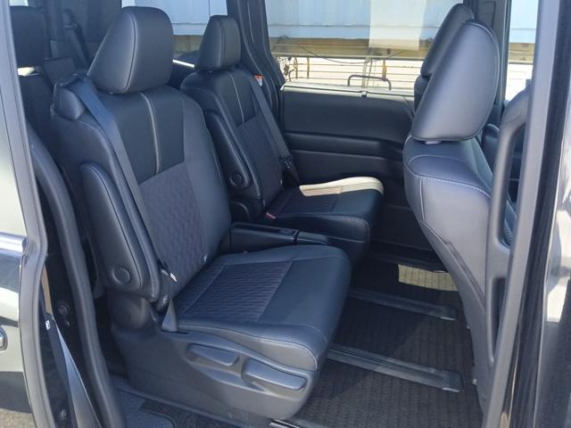 Toyota Noah G 2022 (Hybrid, Auction Grade 3.5) – Black | 25,180 km | ECB Showroom | STK-260104