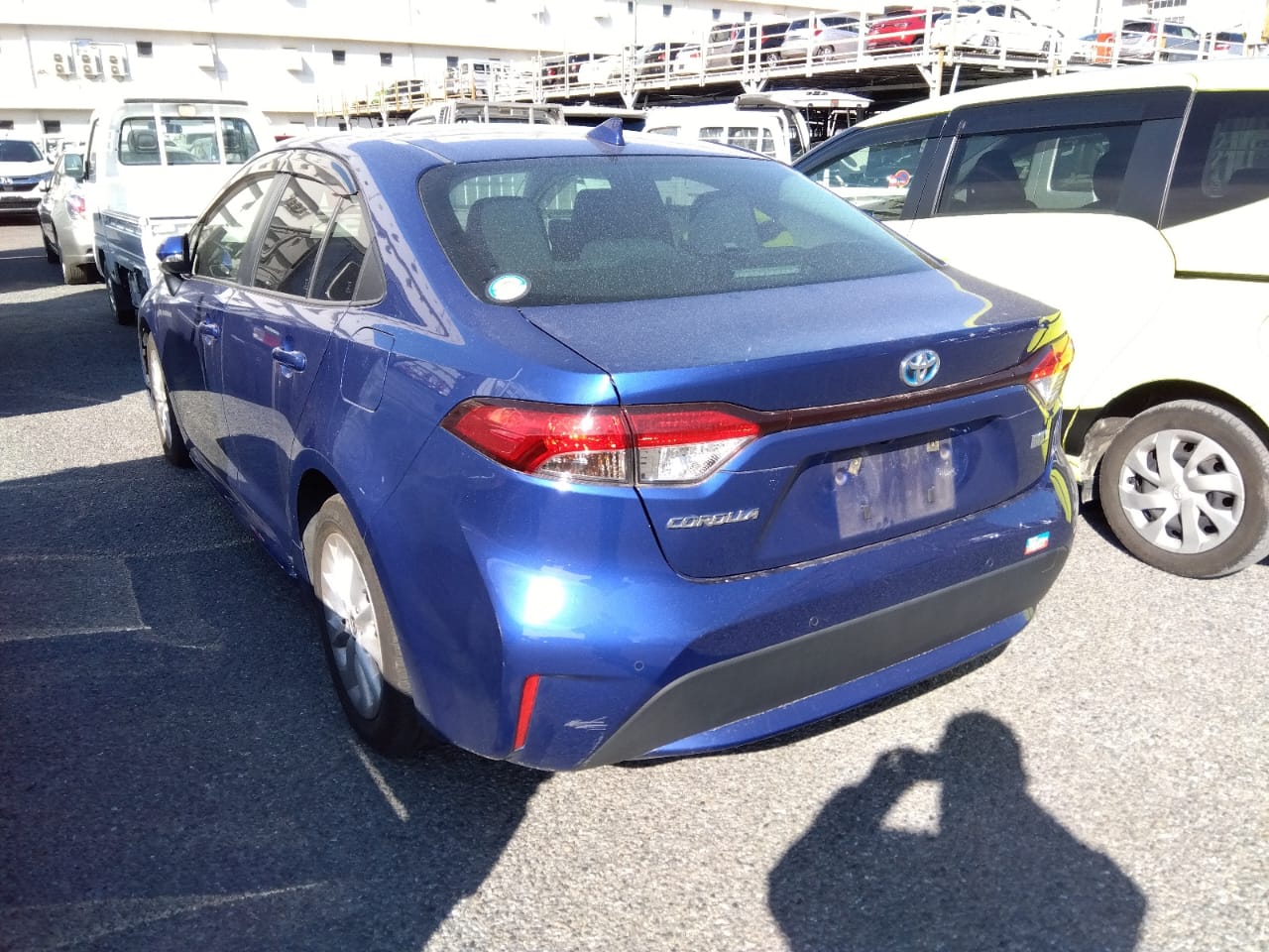Toyota Corolla S 2021 (Hybrid, Auction Grade 3.5) – Blue | 17,000 km | Pragati Sarani Showroom | STK-250206