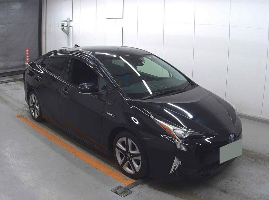 Toyota Prius S Touring Selection 2018 (Hybrid, Auction Grade 3) – Black | 51,340 km | ECB Showroom | STK-250002