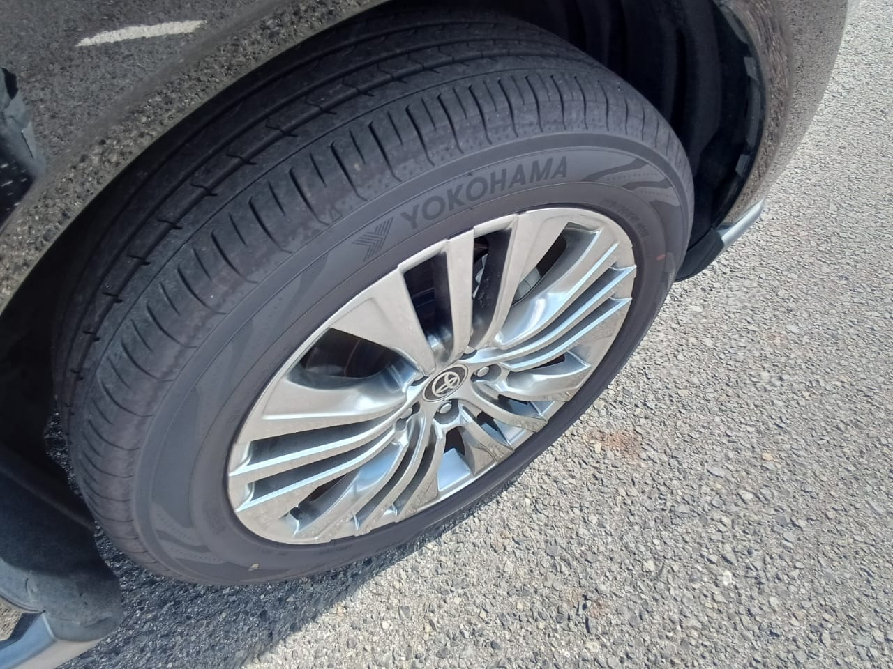 Toyota Harrier Z 2020 (Non Hybrid, Auction Grade 4.5) – Black | 90,201 km | ECB Showroom | STK-260001