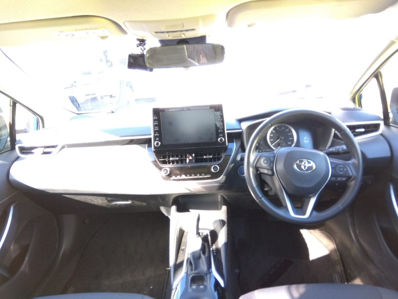 Toyota Corolla S 2021 (Hybrid, Auction Grade 3.5) – Blue | 17,000 km | Pragati Sarani Showroom | STK-250206