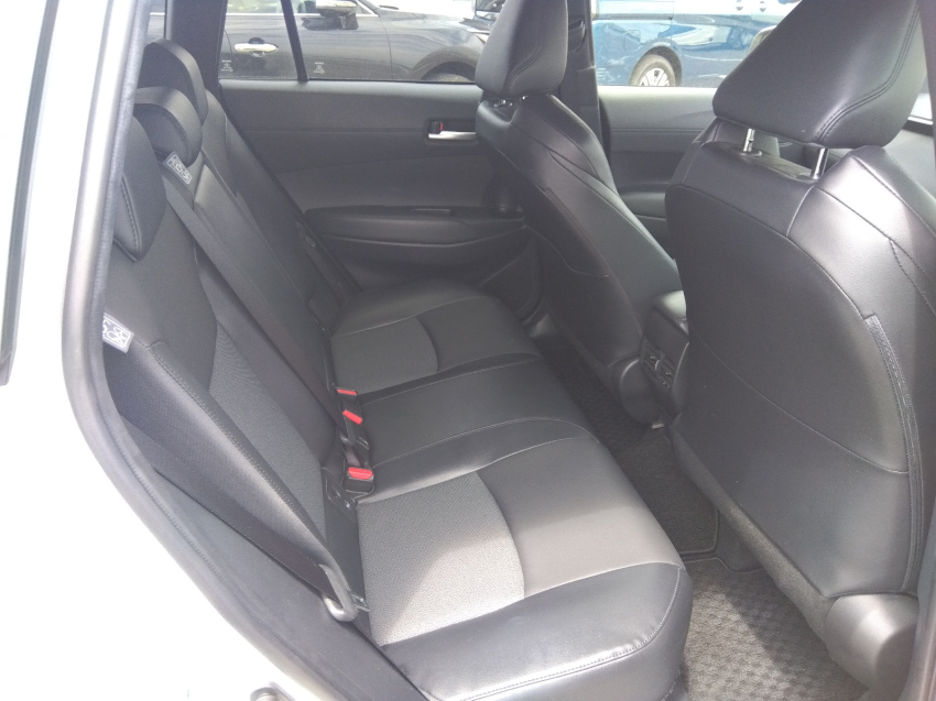 Toyota Corolla Cross G 2022 (Hybrid, Auction Grade 4.5) – Pearl | 55,136 km | ECB Showroom | STK-250294